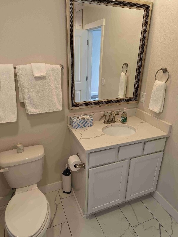 Building Photo - 957 W 12th Ave