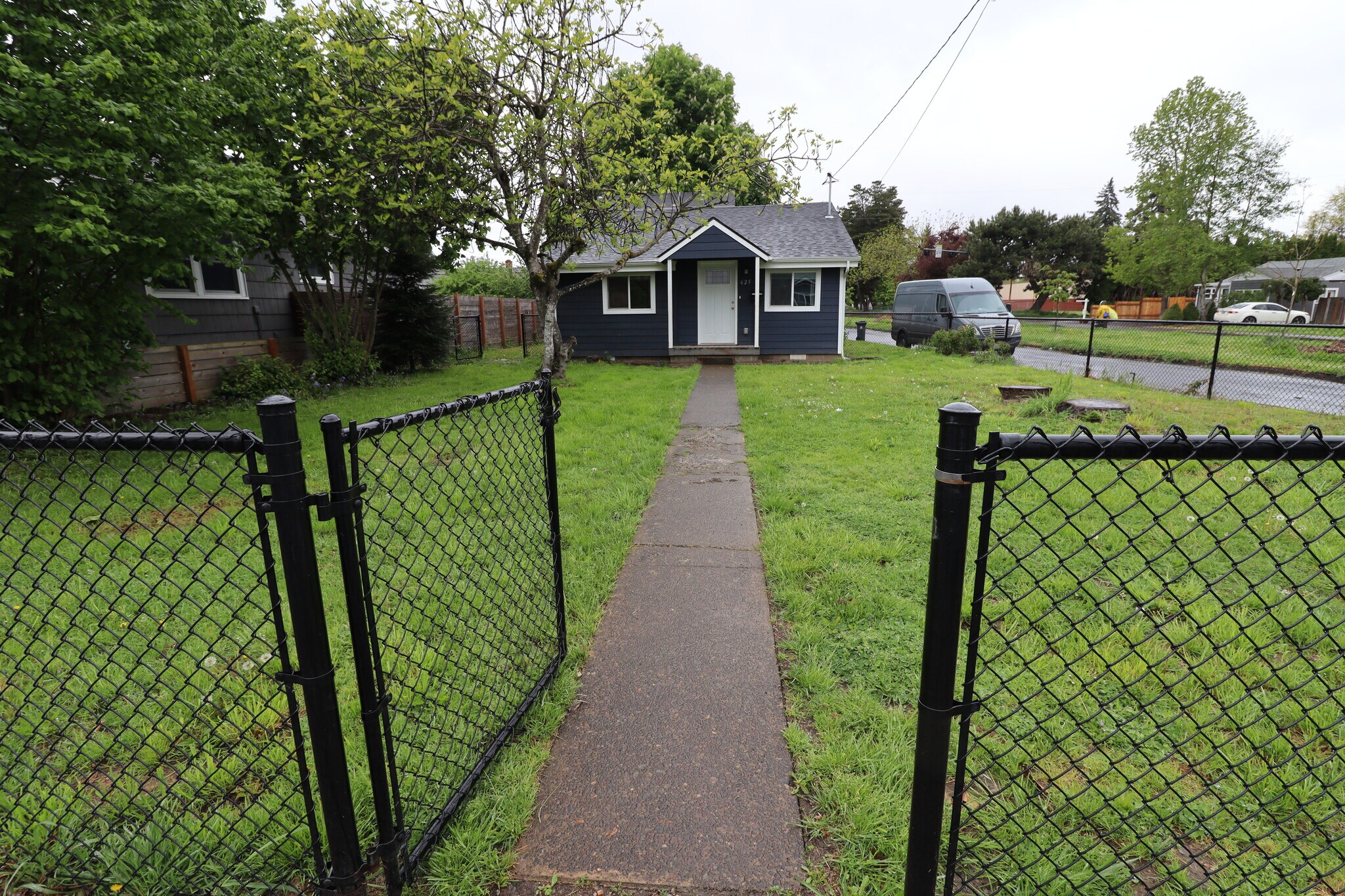 Building Photo - 625 25th St SE