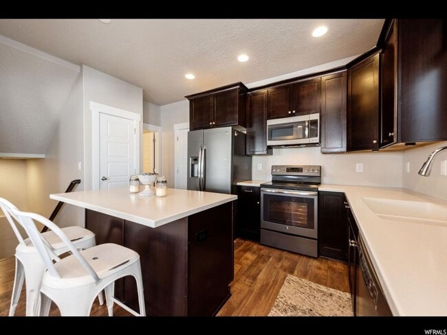 Building Photo - Great Daybreak Home Available!