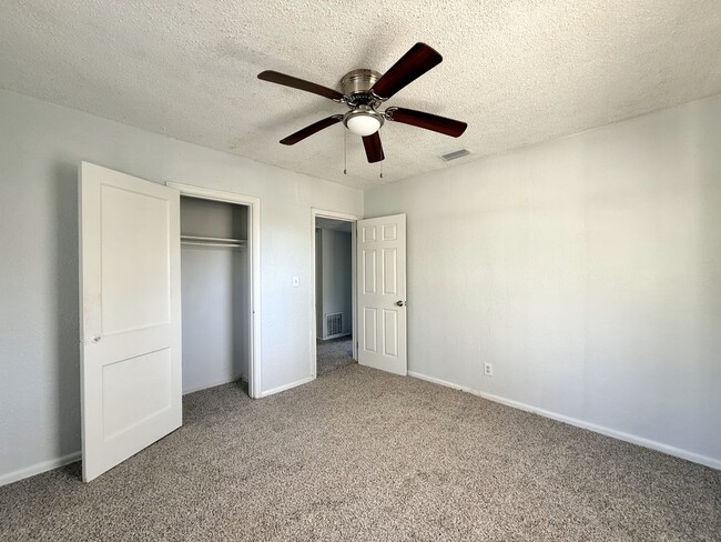 Building Photo - 1138 Saratoga Blvd