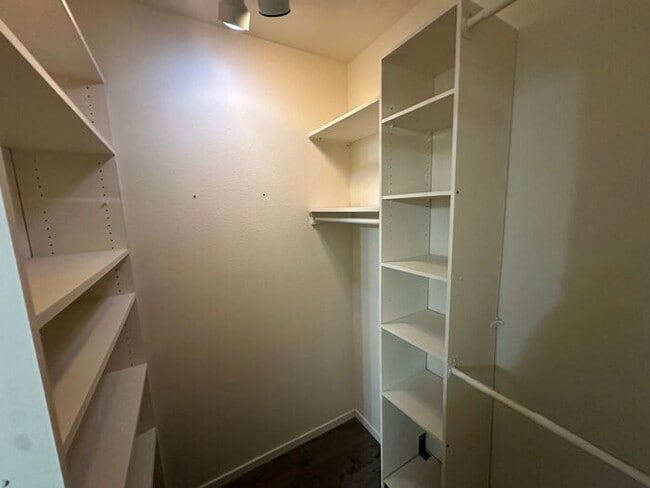 Building Photo - MOVE IN SPECIAL!! DEPOSIT MOVES YOU IN!!!