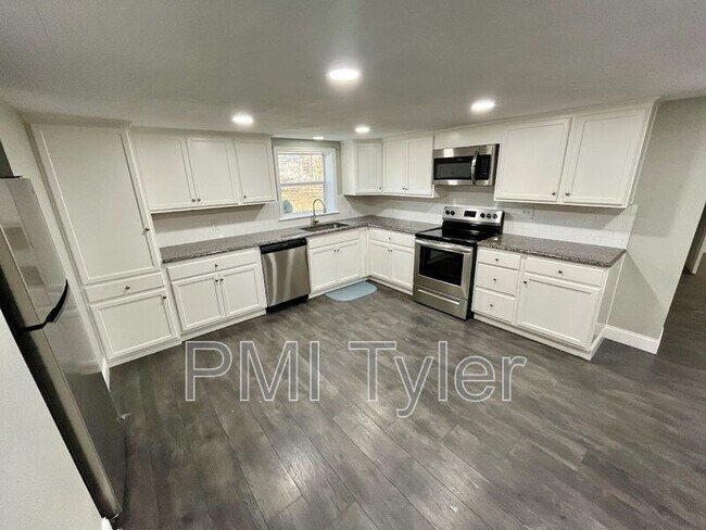 Building Photo - 223 Sunray St