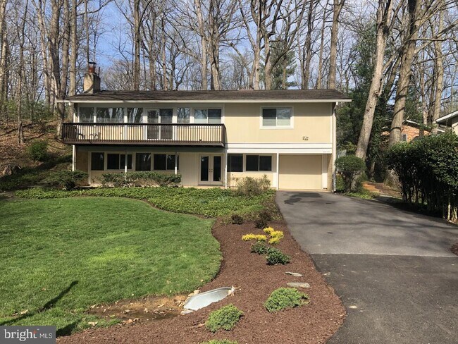 Building Photo - 8405 Fenway Rd