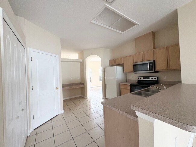 Building Photo - 10190 Granite Bay Dr
