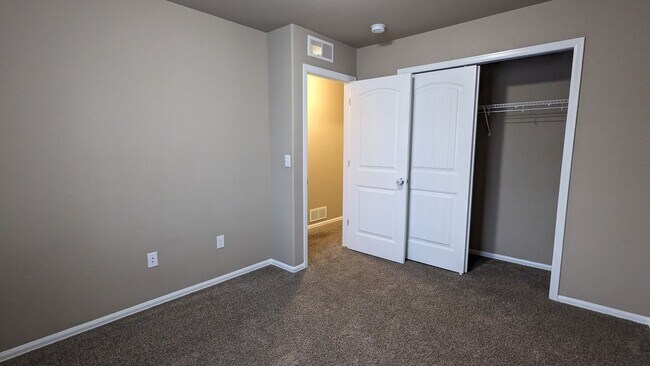 Building Photo - TWO STORY END UNIT TOWNHOME 3 BED/2.5 BATH...