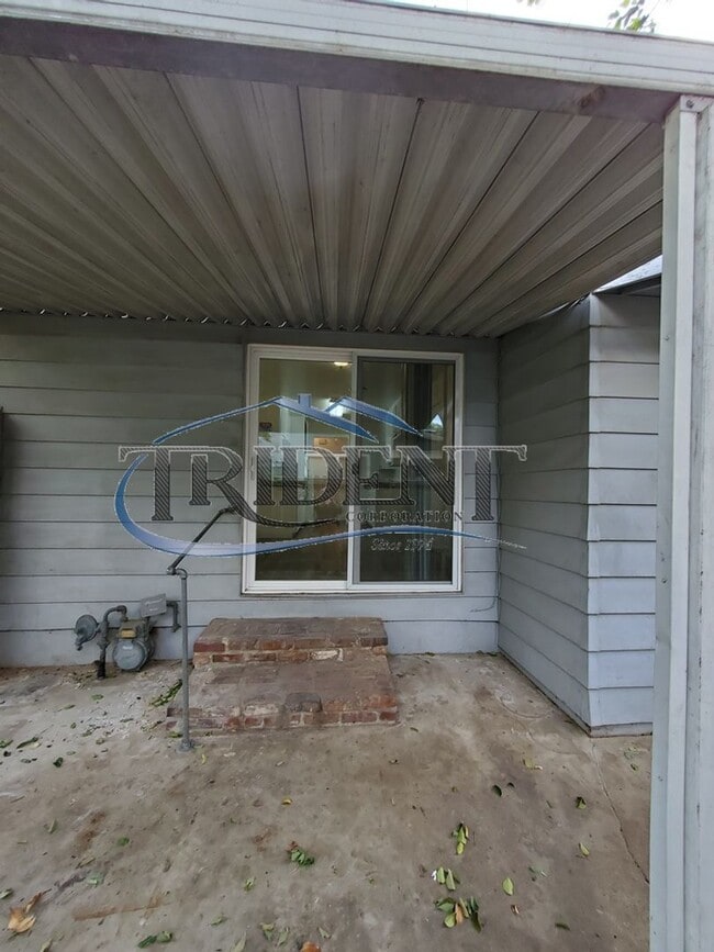 Building Photo - Cute 3 bedroom, 1 ½ bath house