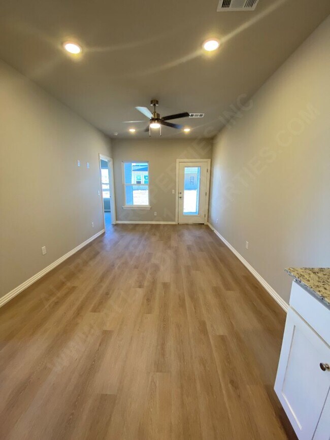 Building Photo - 1401 SW Casuarina Dr