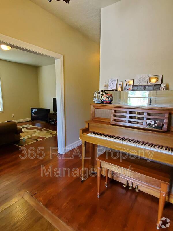 Building Photo - 1431 11 Street, Unit A