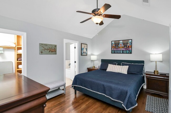 Building Photo - Fully Furnished Mid Term Lease