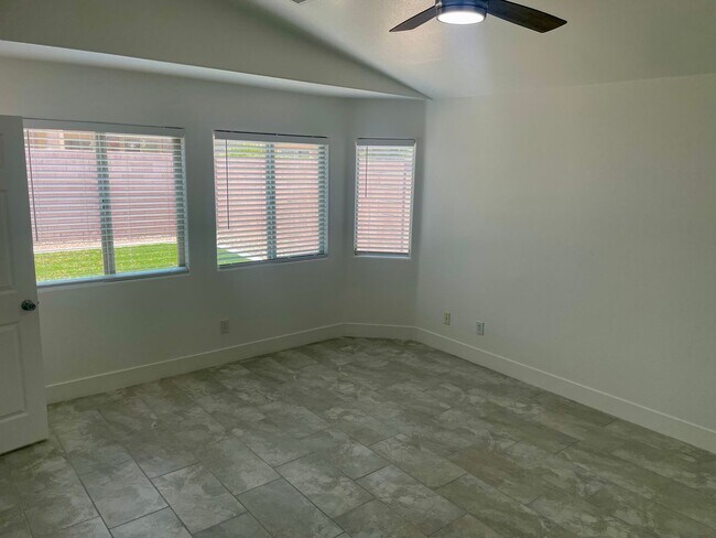 Building Photo - Fully Remodeled 3 bedroom Stallion Mountai...