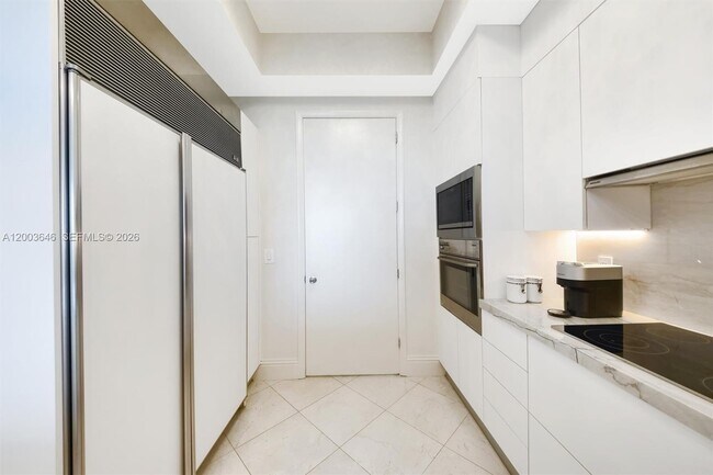 Building Photo - 100 South Pointe Dr