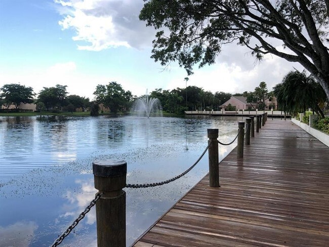 Building Photo - 4001 Carambola Cir N