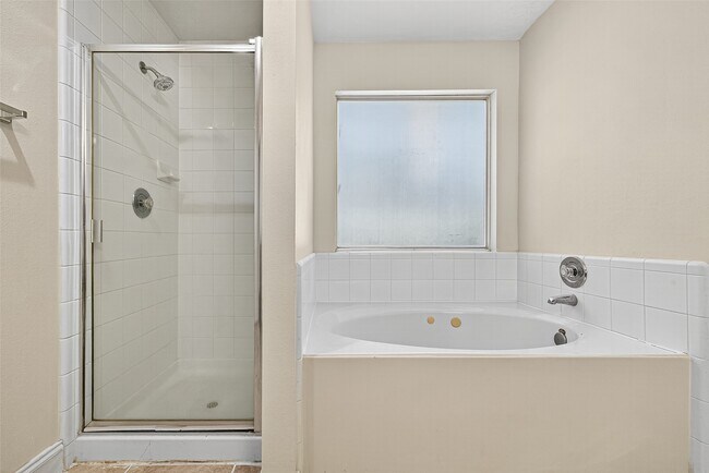Building Photo - 2219 Mountshire Dr