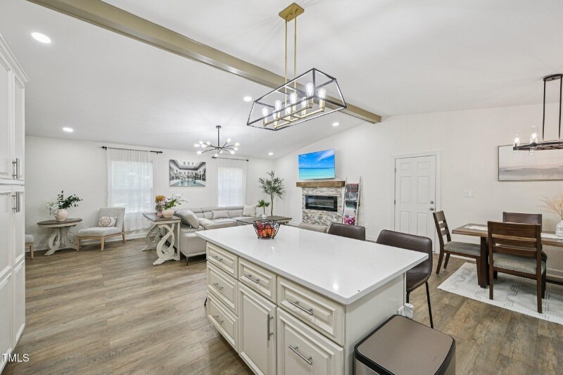 Building Photo - 1104 Suterland Rd