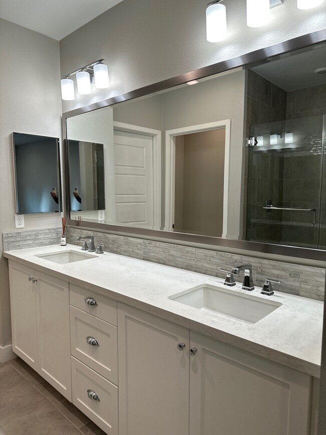 Building Photo - Cessna Lane