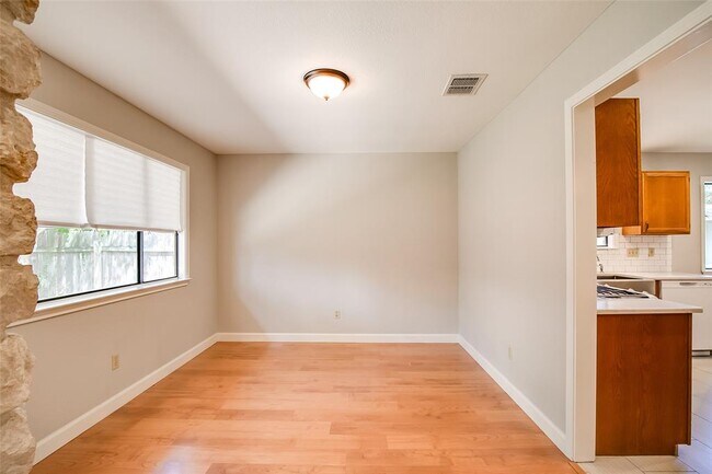 Building Photo - 11920 Meadowfire Dr