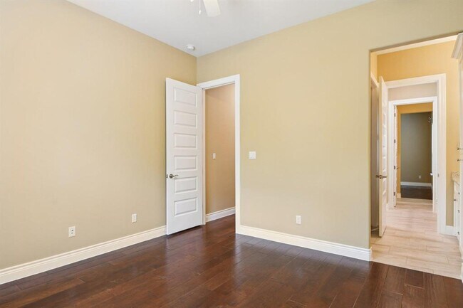 Building Photo - 124 Abamillo Dr