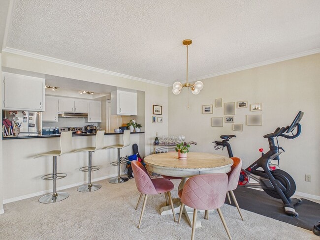 Building Photo - Large 1 bedroom condo for rent! $3,450