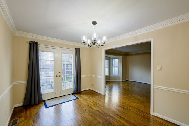 Building Photo - Beautifully Updated Townhome in Rockville