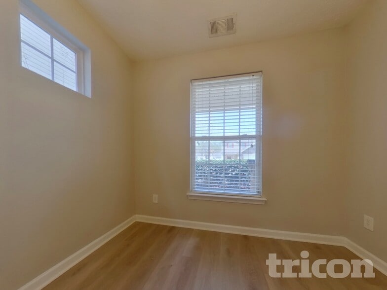 Building Photo - 501 Arrowhead Dr