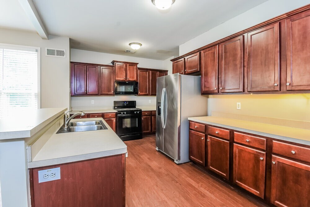 Building Photo - 226 Elmbrook Ln