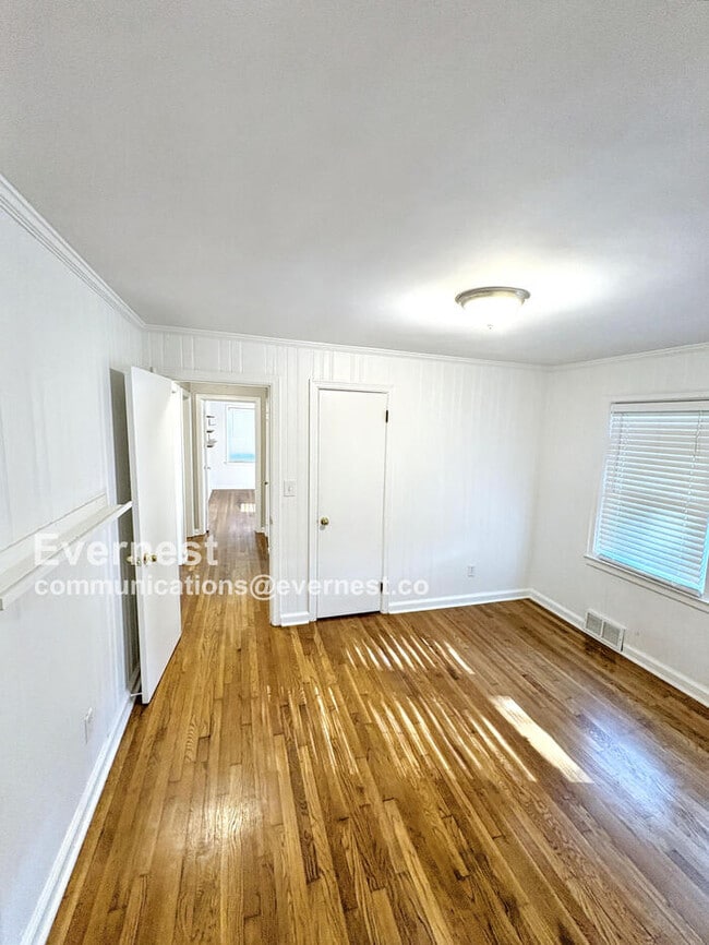 Building Photo - 2722 Harrington Dr