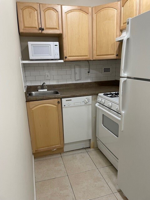 kitchen - 922 24th St NW