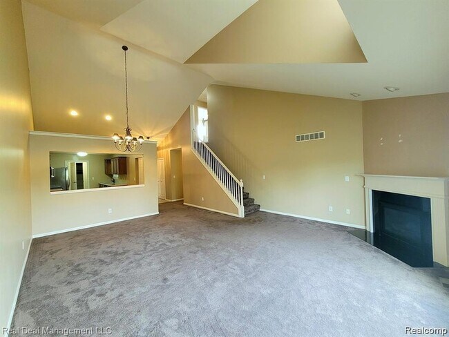 Building Photo - 6146 Lone Oak Cir