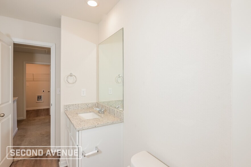 Building Photo - 726 Woody Dr