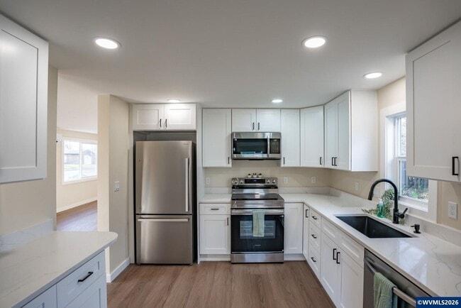 Building Photo - Fully Remodeled 2 Bedroom on a corner lot!