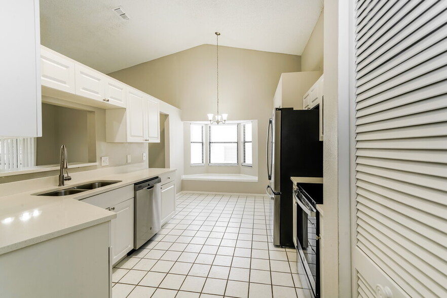 Building Photo - 8046 Hathaway Dr