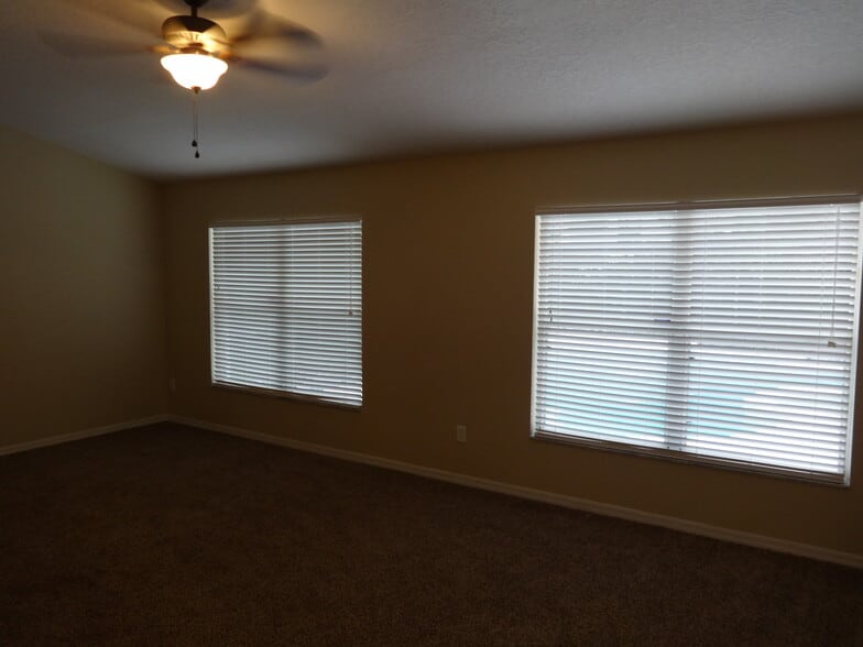 Building Photo - 1242 Dunbridge St