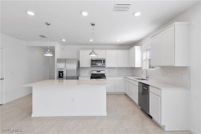 Building Photo - 42392 Cascade Dr