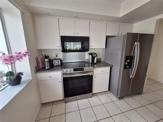 Building Photo - 427 Cerromar Ln