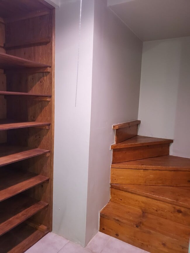 Building Photo - One Bedroom Apartment in the Heart of Down...