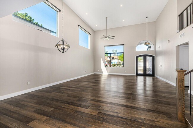 Building Photo - 3821 E Devonshire Ave