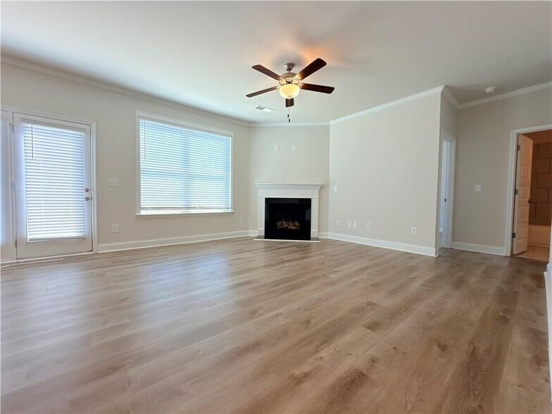 Building Photo - 470 Hellen Vly Dr