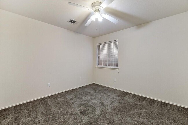 Building Photo - 10516 Beard Ave