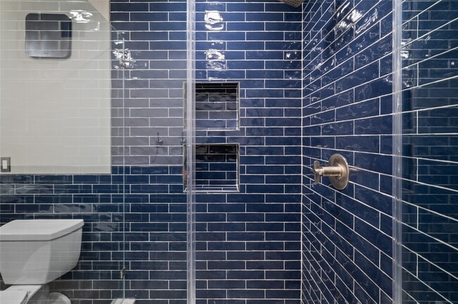 Building Photo - 1025 S Shepherd Dr