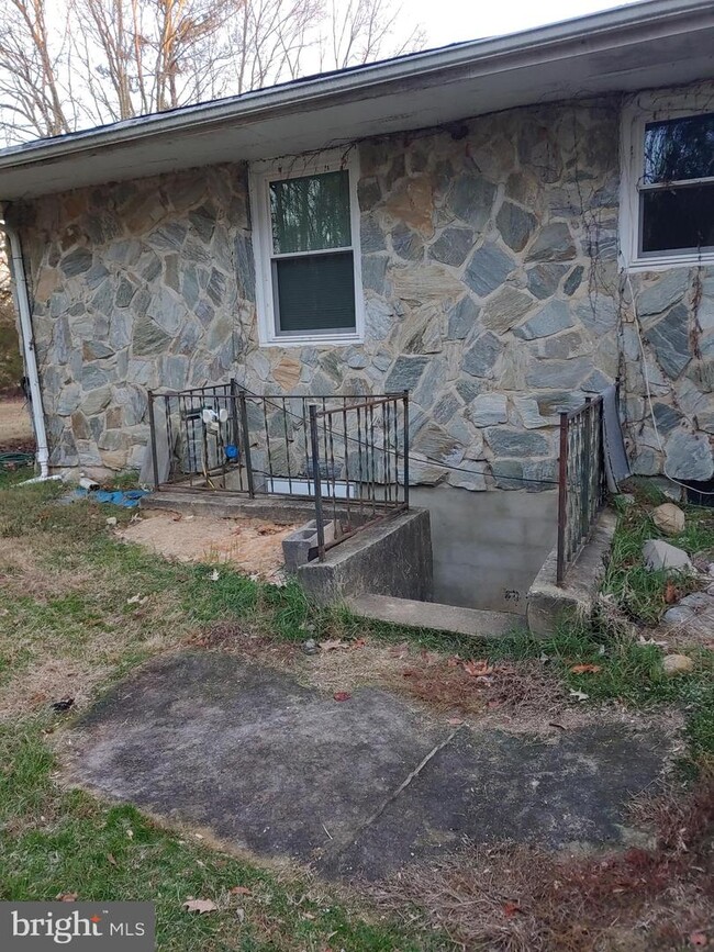 Building Photo - 8519 Roundhill Rd