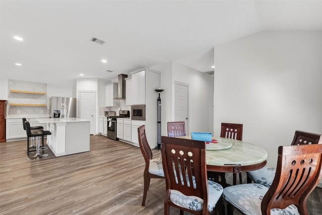 Building Photo - 2920 Stamford Hl Ln