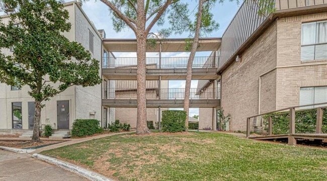 Building Photo - 3025 Walnut Bend Ln