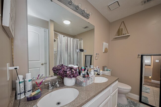 Building Photo - 18914 Hikers Trail Dr