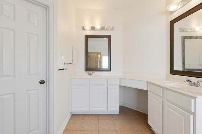 Building Photo - 11 Korbel Ct