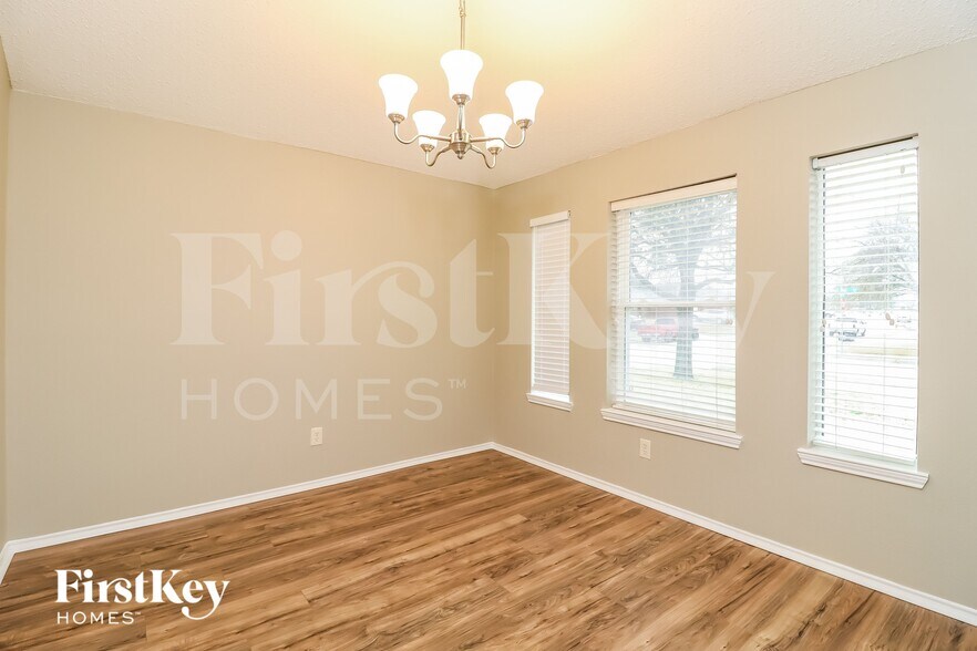 Building Photo - 729 Ridge Top Dr