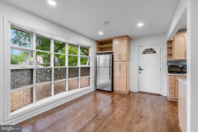 Building Photo - 1402 Mullins St
