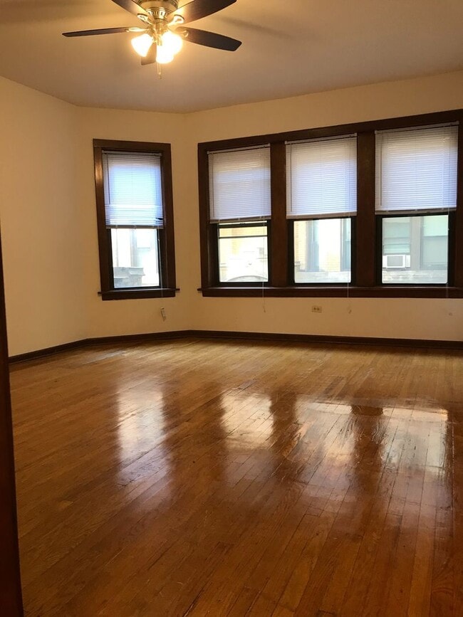 Building Photo - Beautiful Studio Apartment Available for Sublet March 1st