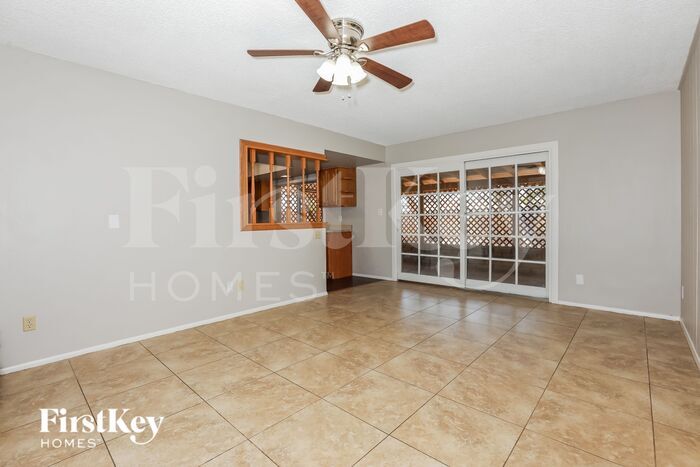 Building Photo - 2620 S Holbrook Ln