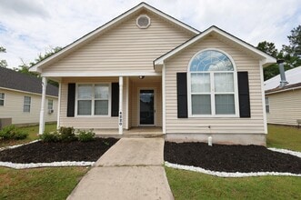 Building Photo - 4220 Wilshire Dr