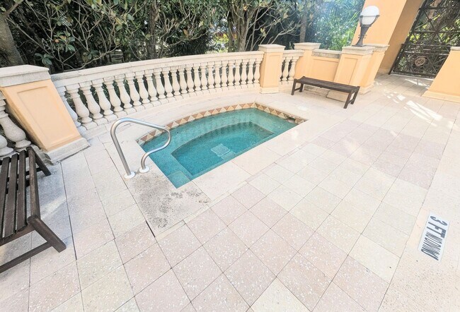 Building Photo - Annual (furniture Optional) furnished/Seasonal/short term 2 bedroom 2 bath In the Renaissance